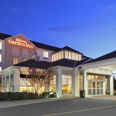 Hilton Garden Inn Chesapeake/Greenbrier Hotels near Regent University