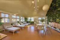 Silver Sands Motel & Beach Bungalows