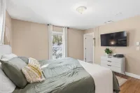 Poconos Oasis with hot tub, Game RM, & Fire pit. 8 min from Bushkill & Shawnee