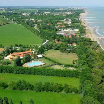 Centric apartment by the beach