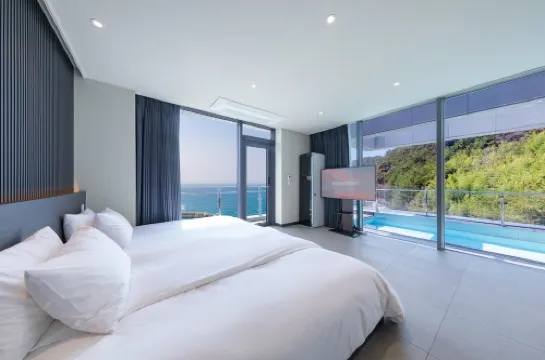 Geoje Party Regina Pool Villa