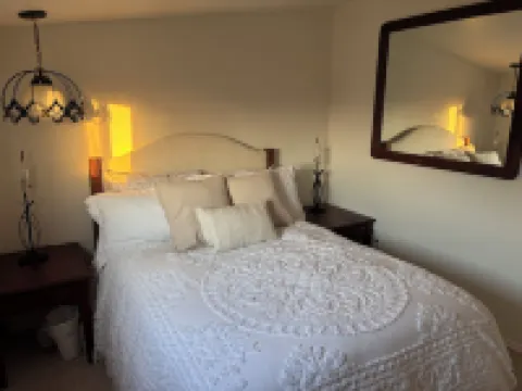 Quiet apartment at the mouth of meadow mountains.  Located right off of i15. Hotels in Millard County