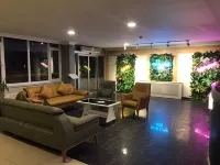 Blue Lake Otel - 2-Star