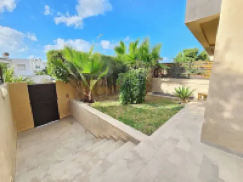 Elegant and Modern Villa V 04 Hotels in 