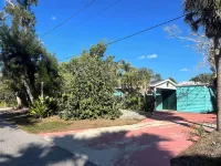 Walk to Beach/Village, Heated Saltwater Pool, Strong WiFi