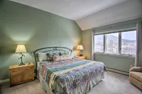Spacious Ski-in/Out Black Mountain Home w/ Deck! - Wifi