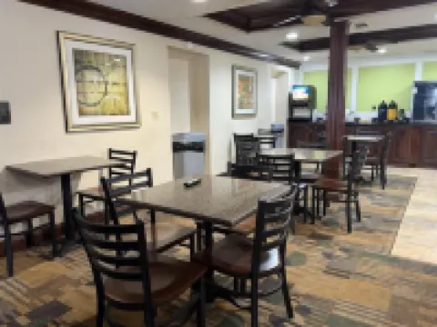 SureStay by Best Western Grove City スプリングフィールドのホテル