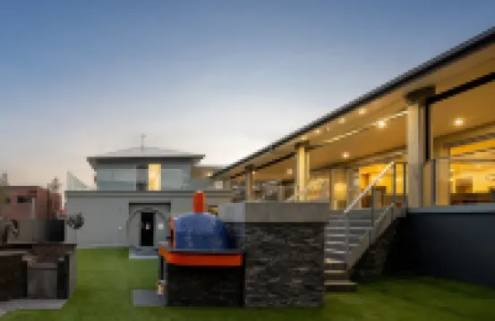 Striking Luxury Home With Garden & BBQ