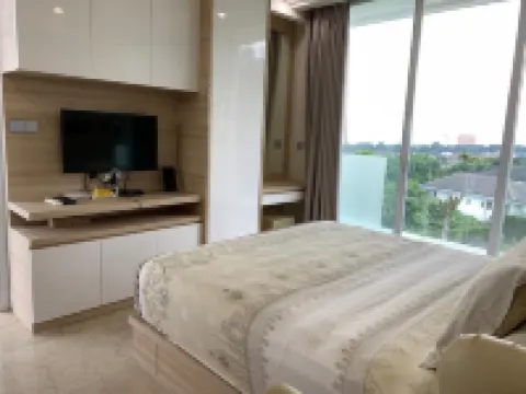 Art Deco Apartemen Private Jacuzzi by Inhouse Property