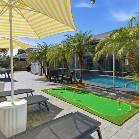 Free Heated Pool, Baby Gear, Shuffleboard, EV charger, Near beach, UTC mall, SRQ
