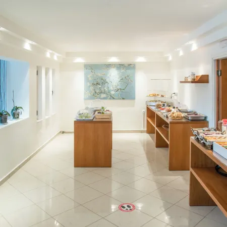 Hiona Holiday Hotel