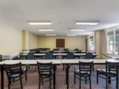 Econo Lodge Gallatin - Metro Nashville Hotels in Sumner County