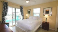 John's Pass Hotel - parking