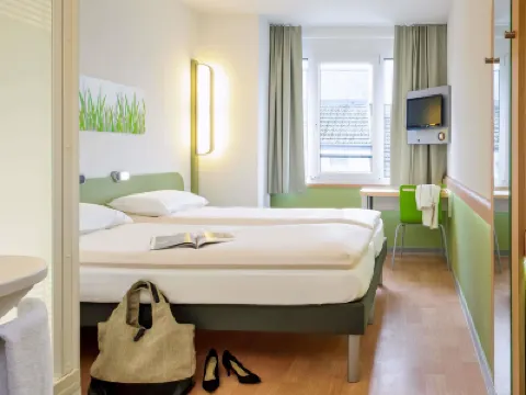 Ibis Budget Clermont-Ferrand le Brézet Aéroport Отели в г. Пюи-де-Дом
