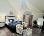 Luxury Retreat with Jacuzzi, Fire Pit and Playroom