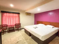 Hotel Pasar Besar RedPartner near Tugu Pahlawan Hôtels à : Bubutan