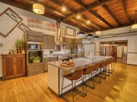 WOW Huge Catfish Lake Home 13br 5ba, Sleeps 26, Eag River Chain/weddings/events Hotels in Washington