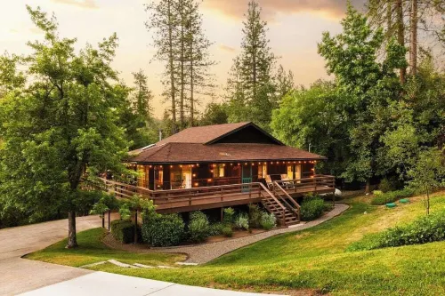 Serene Creekfront Cabin 2000 Sqft | 20Min to Yosemite