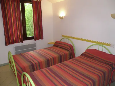 Saint-Brès: Pool & Nature Hotels in 