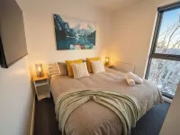 Mont Blanc Chalet –Mount Buller Chalet Walk to Lifts. Sleeps 12 Hotels near Emirates