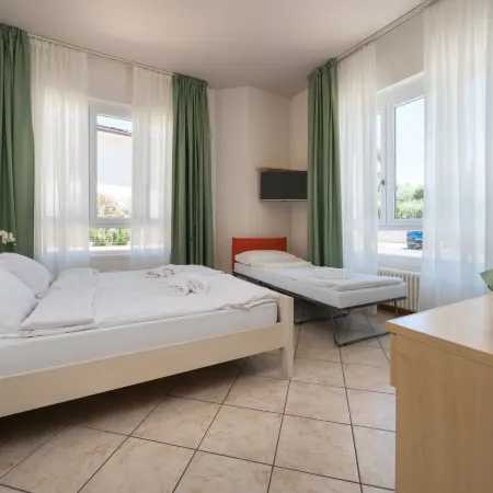 HOTEL MAX LAZISE