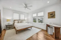 Historic Beach Cottage / Steps to Beach & Dining