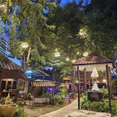 Pludhaya Resort & Spa Отели рядом с достопримечательностью «Железнодорожная станция Аютхаи»