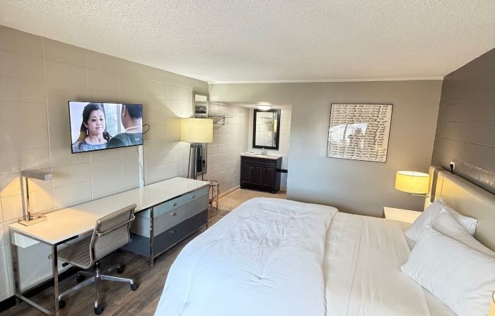 Deluxe Inn