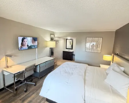 Deluxe Inn Hotels in Mauldin