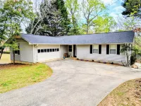 Lakefront ~ Boat ~ Kayaks ~ Fire Pit ~ Private Dock ~ Bar ~ Pool Table