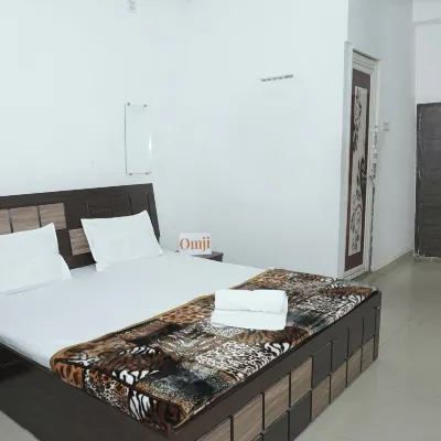 Omji Ashram Varanasi Hotels near Varanasi City