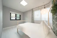 Damyang H House