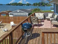 The Lake House on Myers Bay - 3-bed 2-bath Luxury Home With Private Pier, Beach, Firepit, and Deck Hotels in Fox Lake