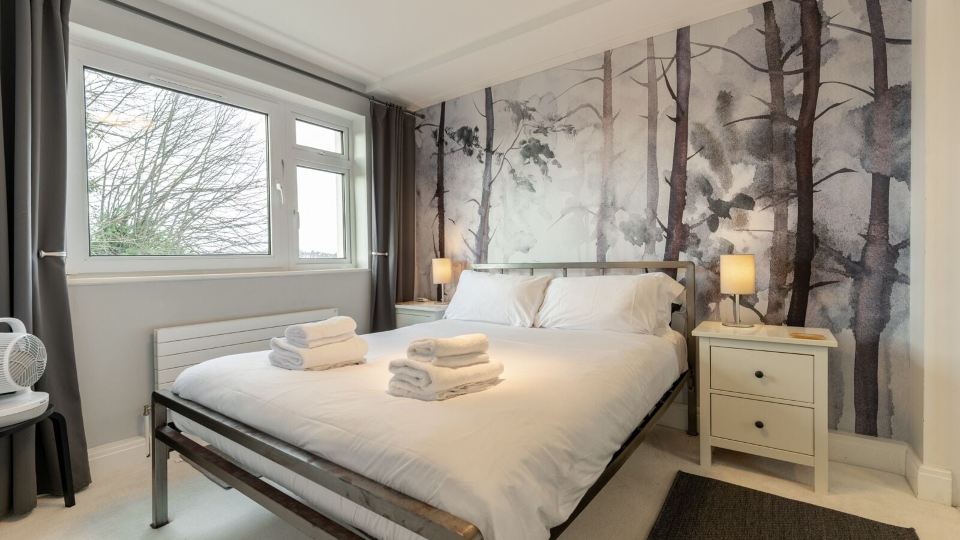 Stunning Clifton Flat in Amazing Central Location