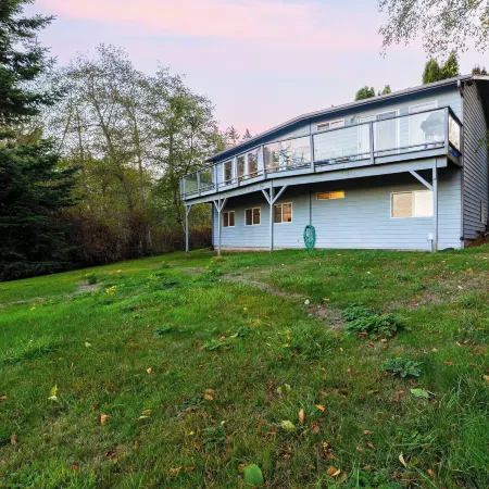 Incredible Water Views, Deck Relaxing Retreat Greenbank Getaway by Avantstay