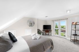 帶花園的時尚五卧室薩里住宅(Stylish 5 Bed Surrey Home with Garden)