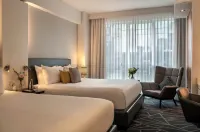 Warwick Le Crystal Montreal