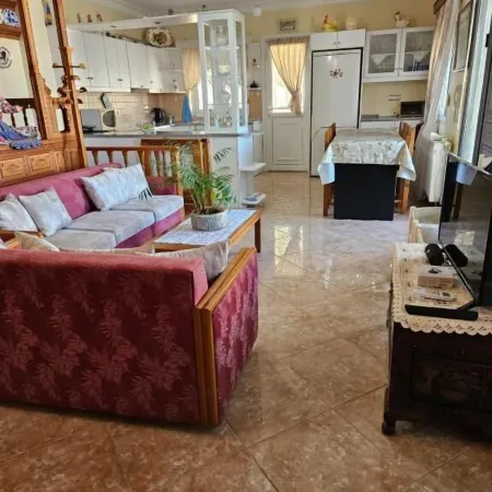 Tinas House