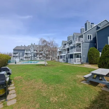 Central & Cozy Lakeview condo within walking distance of Lake Memphremagog.