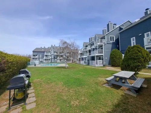 Central & Cozy Lakeview condo within walking distance of Lake Memphremagog.