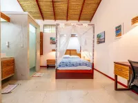 Uva Blue Villas - Pool House - AC, 3 Ensuite bedrooms, 8 guests, Koi Fish Pond Hotels in 