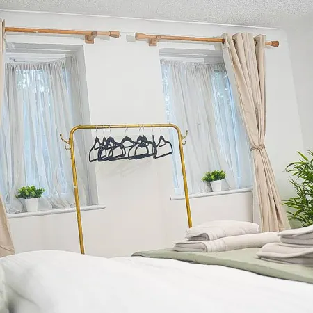 Sleeps 4, Great for Groups, Free Parking Kent