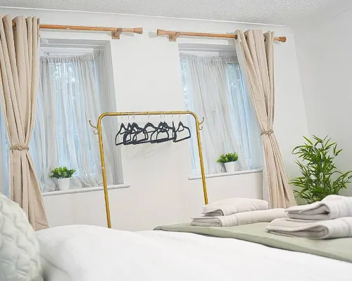 Sleeps 4, Great for Groups, Free Parking Kent Hotels in Gillingham