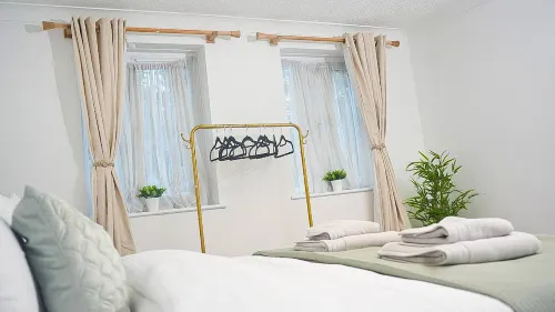 Sleeps 4, Great for Groups, Free Parking Kent