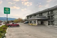 Quality Inn & Suites - parking
