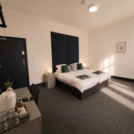 Warm and Comfortable Double Room Отели рядом с достопримечательностью «Стадион «Энфилд»»