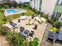 ibis Styles Bourges - piscina