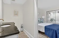 River Room Getaway On Front Street - Suite C 1 Bedroom Apts