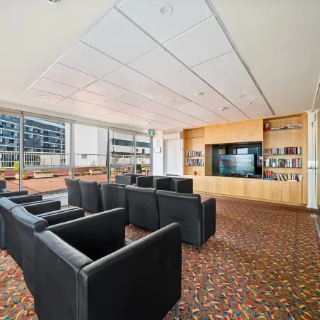 Spacious 3-bed Apartment in Canberra CBD