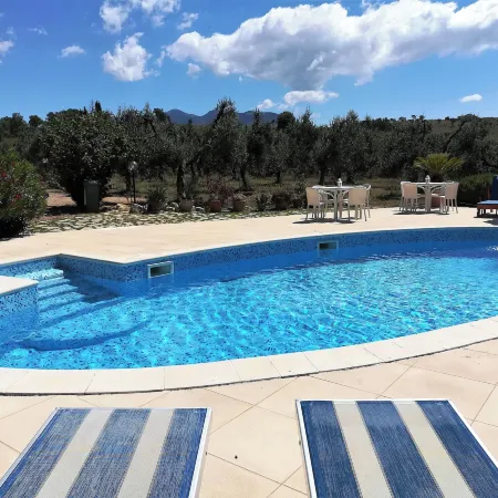 Holiday Resorts for 10 Persons, with Swimming Pool, Wifi and Air Conditioner